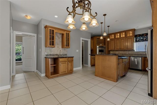 208 Vonbehren Drive, Chesterfield, MO 63005