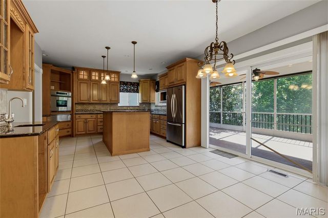 208 Vonbehren Drive, Chesterfield, MO 63005