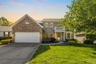 208 Vonbehren Drive, Chesterfield, MO 63005