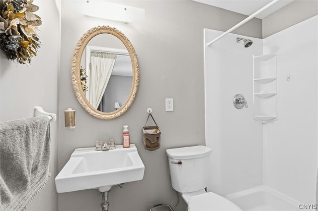 117 Dorando, Salina, NY 13090