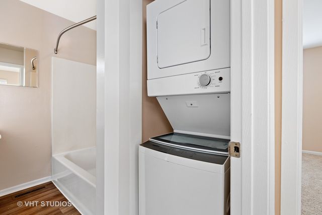 1607 Westminster Drive 205, Naperville, IL 60563