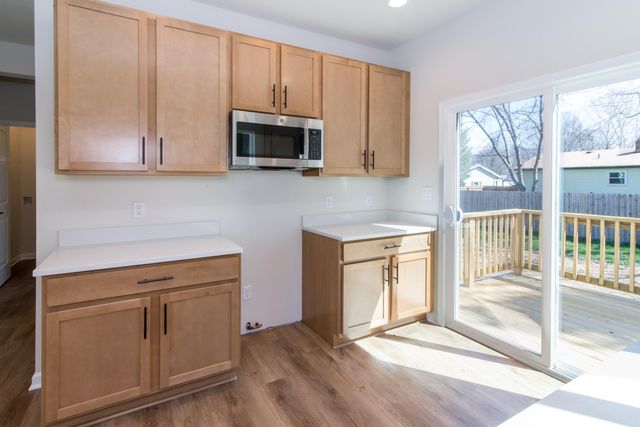 1025 Rebecca Street 15, Marshall, MI 49068