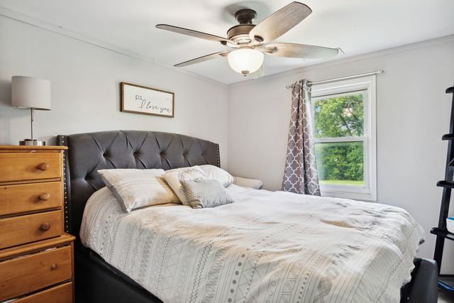 300 Pauline Avenue B, Crystal Lake, IL 60014