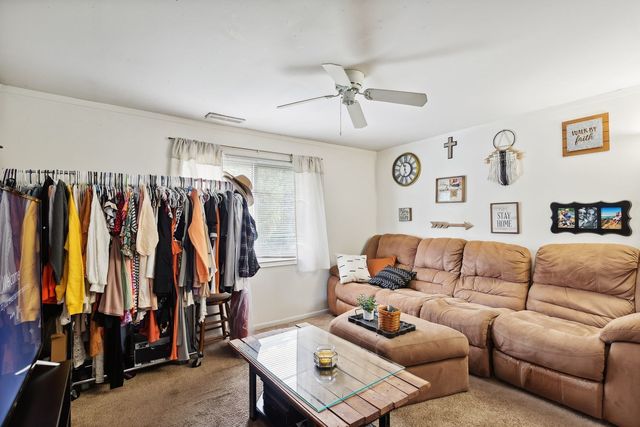 300 Pauline Avenue B, Crystal Lake, IL 60014