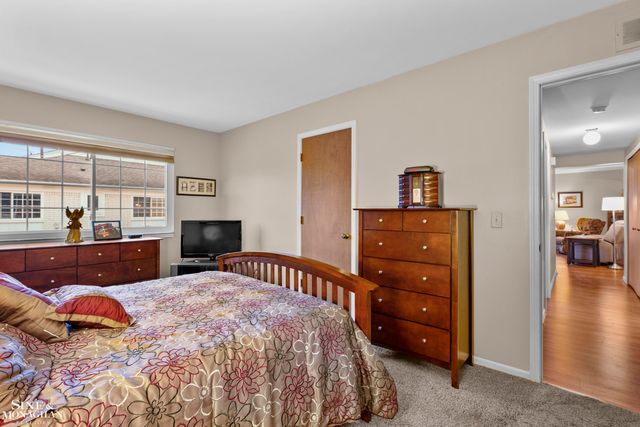 738 Country Club Drive, Saint Clair Shores, MI 48082