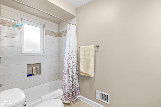 738 Country Club Drive, Saint Clair Shores, MI 48082