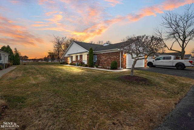 738 Country Club Drive, Saint Clair Shores, MI 48082