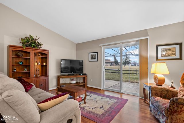 738 Country Club Drive, Saint Clair Shores, MI 48082