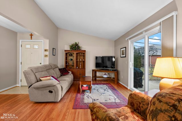 738 Country Club Drive, Saint Clair Shores, MI 48082