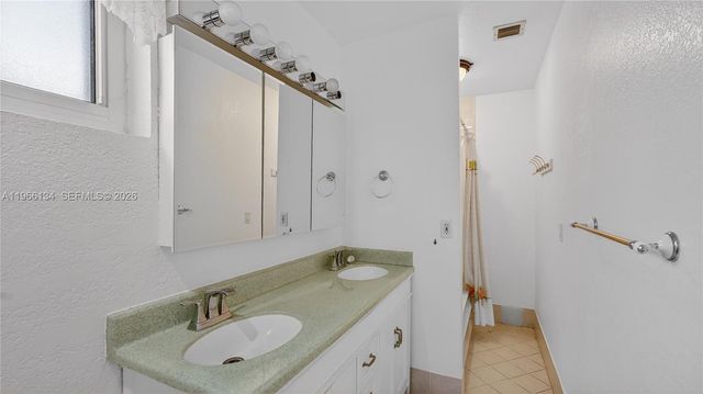 2831 Arthur St, Hollywood, FL 33020