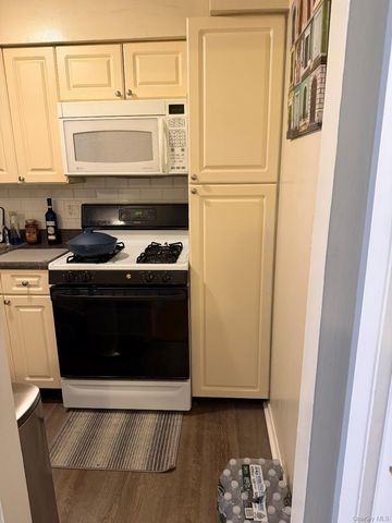 3 Charles Lane 1E, Pomona, NY 10970