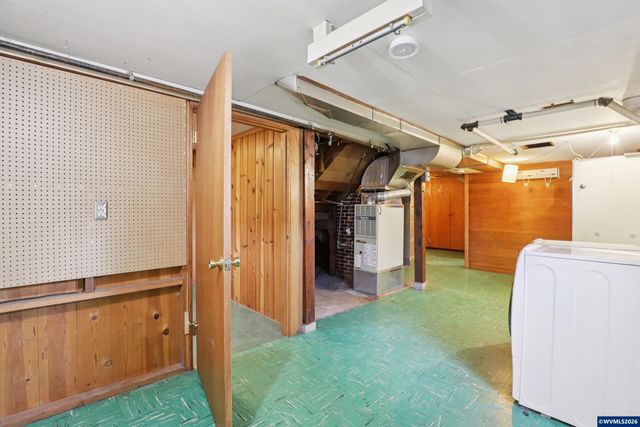 1845 24th St NE, Salem, OR 97301