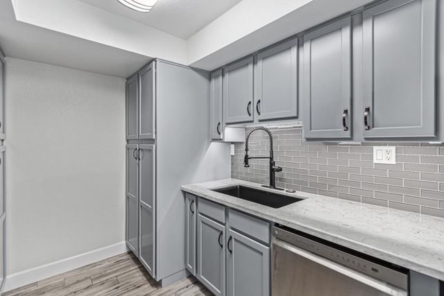 3825 E Camelback Road Unit 137, Phoenix, AZ 85018