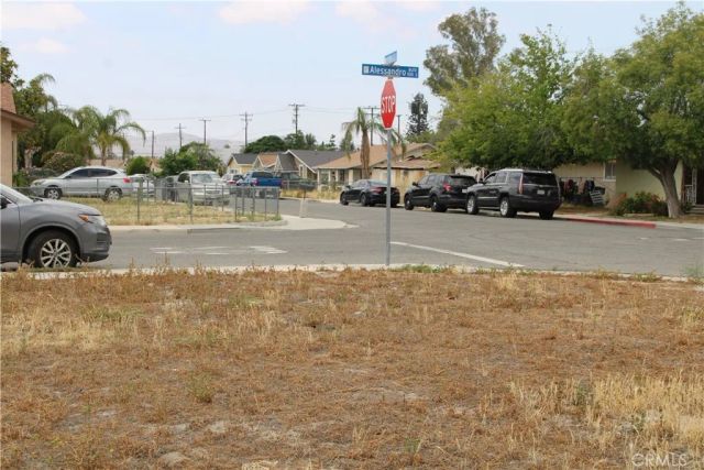 8 S Alessandro, San Jacinto, CA 92583