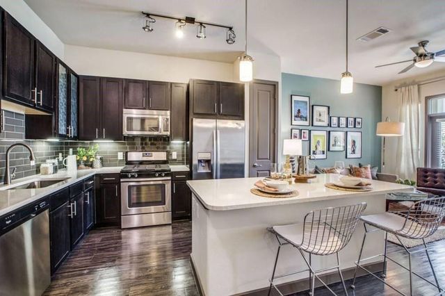 935 N Wilcrest 3003, Houston, TX 77079