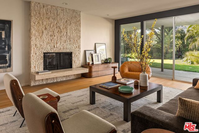 16045 Royal Mount Drive, Encino, CA 91436
