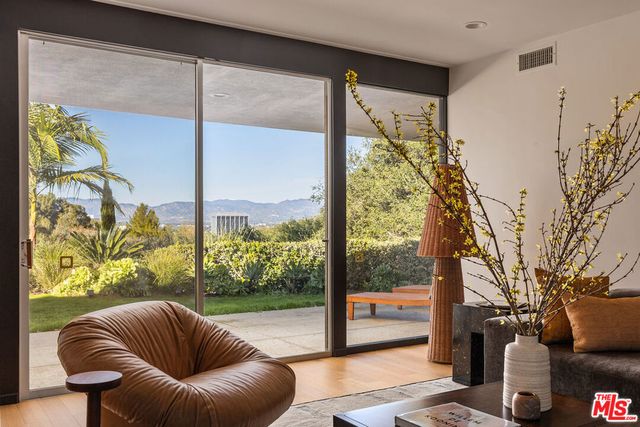 16045 Royal Mount Drive, Encino, CA 91436