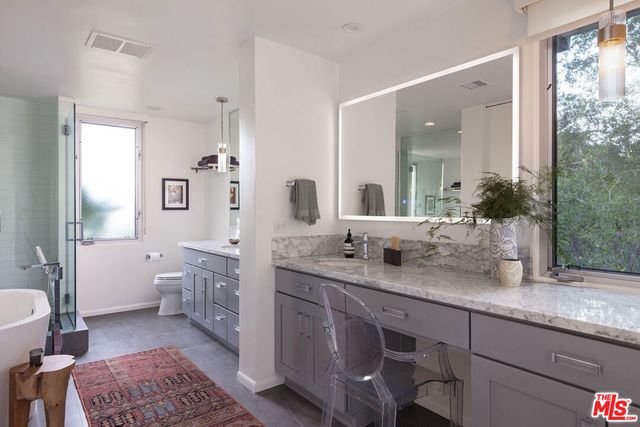 16045 Royal Mount Drive, Encino, CA 91436