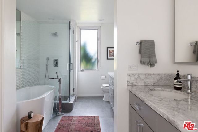 16045 Royal Mount Drive, Encino, CA 91436