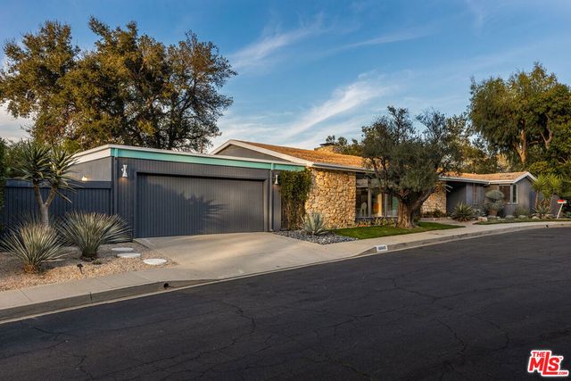 16045 Royal Mount Drive, Encino, CA 91436