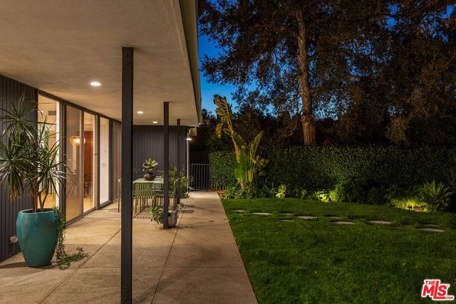 16045 Royal Mount Drive, Encino, CA 91436