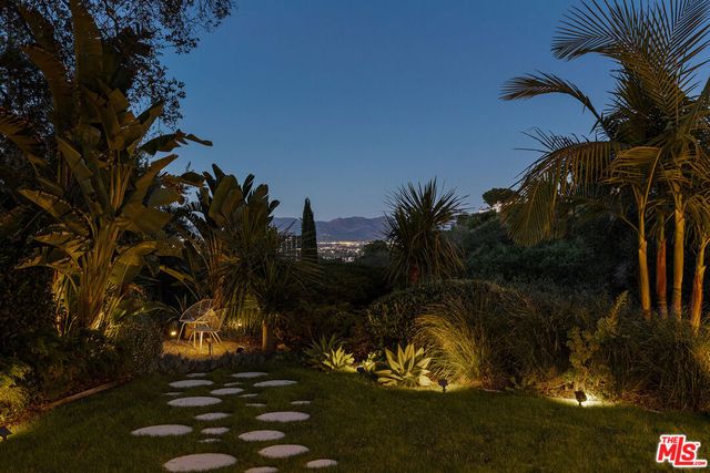 16045 Royal Mount Drive, Encino, CA 91436