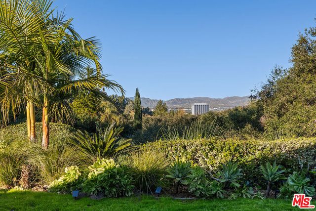 16045 Royal Mount Drive, Encino, CA 91436