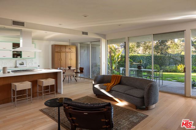 16045 Royal Mount Drive, Encino, CA 91436
