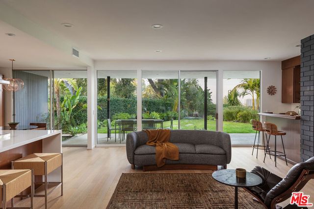 16045 Royal Mount Drive, Encino, CA 91436
