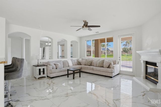 12504 Knights Bridge Place, Bakersfield, CA 93312