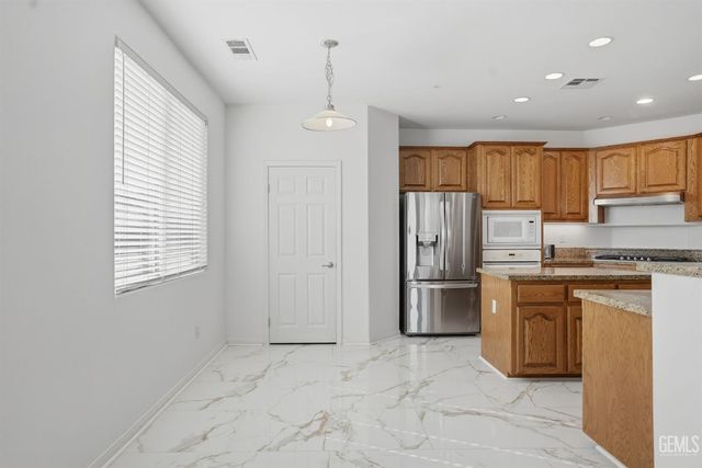 12504 Knights Bridge Place, Bakersfield, CA 93312