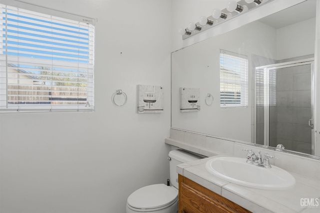 12504 Knights Bridge Place, Bakersfield, CA 93312