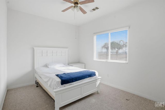 12504 Knights Bridge Place, Bakersfield, CA 93312