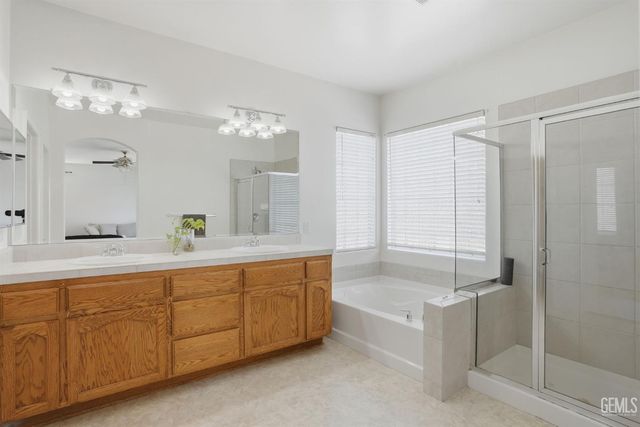 12504 Knights Bridge Place, Bakersfield, CA 93312