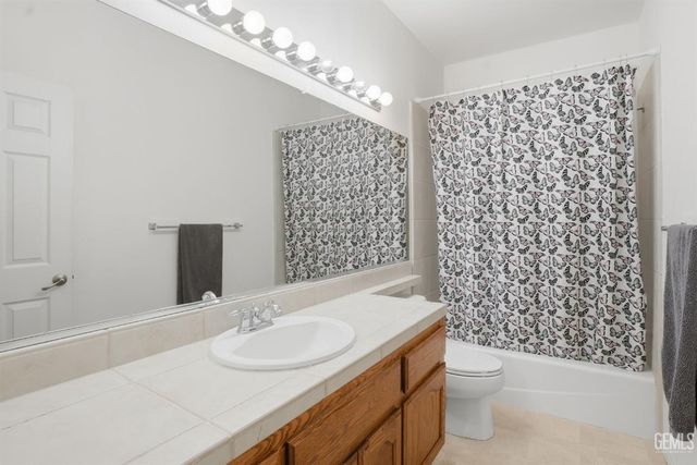 12504 Knights Bridge Place, Bakersfield, CA 93312