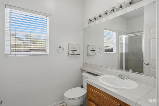 12504 Knights Bridge Place, Bakersfield, CA 93312