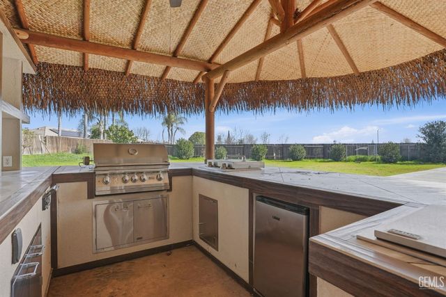 12504 Knights Bridge Place, Bakersfield, CA 93312