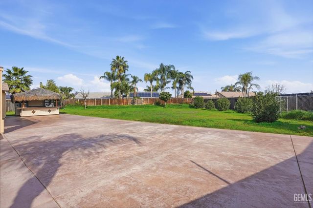 12504 Knights Bridge Place, Bakersfield, CA 93312