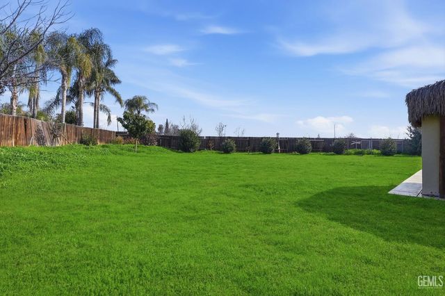 12504 Knights Bridge Place, Bakersfield, CA 93312