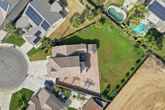 12504 Knights Bridge Place, Bakersfield, CA 93312