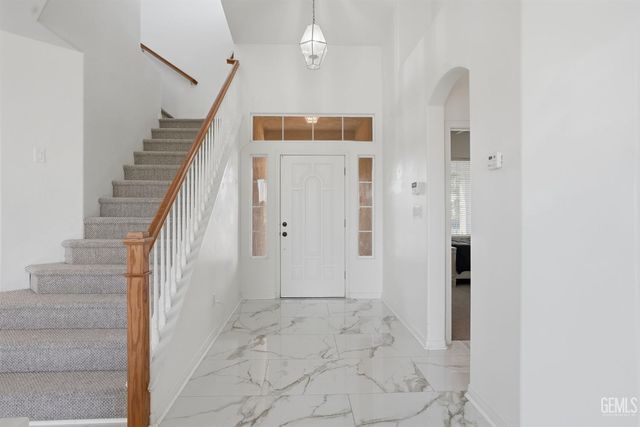 12504 Knights Bridge Place, Bakersfield, CA 93312