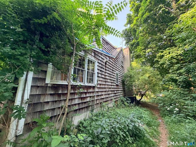34 Deepwood Lane, Norwalk, CT 06854