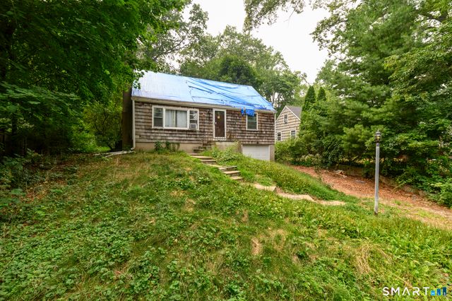 34 Deepwood Lane, Norwalk, CT 06854