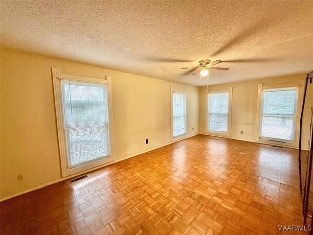 358 County Road 564 ., Valley Grande, AL 36701