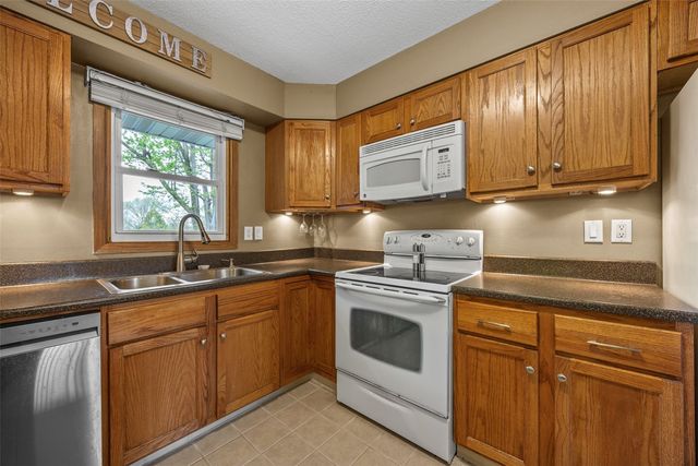 4711 Twin Pine Drive NE, Cedar Rapids, IA 52402