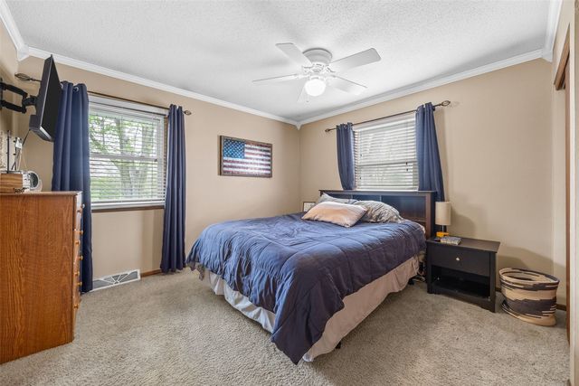 4711 Twin Pine Drive NE, Cedar Rapids, IA 52402