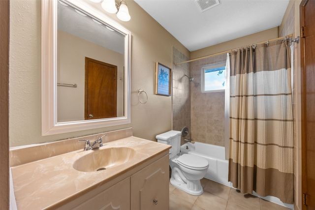 4711 Twin Pine Drive NE, Cedar Rapids, IA 52402