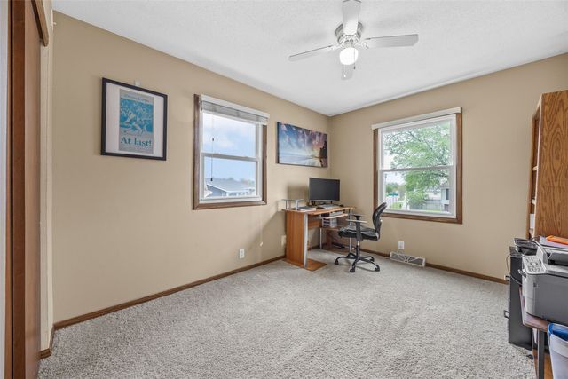 4711 Twin Pine Drive NE, Cedar Rapids, IA 52402