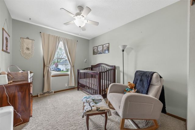 4711 Twin Pine Drive NE, Cedar Rapids, IA 52402