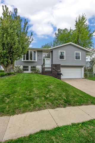 4711 Twin Pine Drive NE, Cedar Rapids, IA 52402